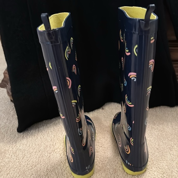 ADORABLE CHILDRENS TALL RAIN BOOTS! - Picture 4 of 5